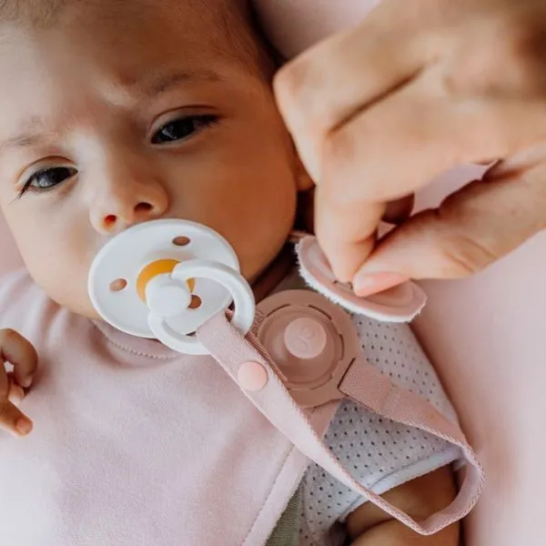 Gigi One Handed Baby Bib - Blush